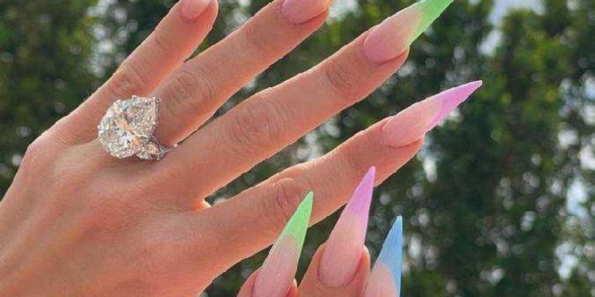 Acrylic Long Nails and Chores Are A Breeze for Khloe Kardashian