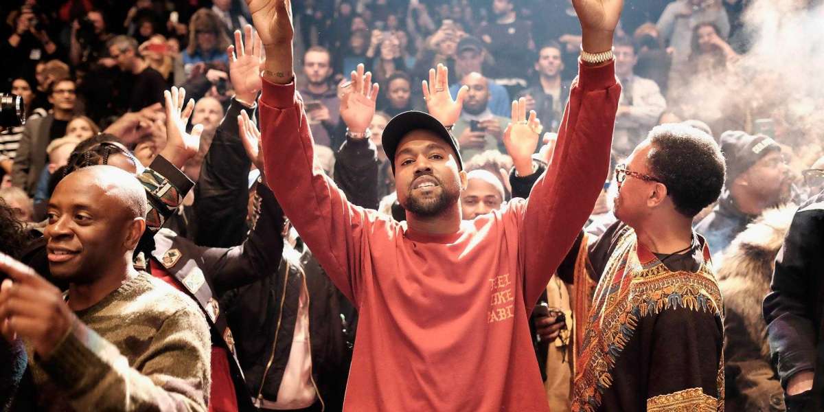 Kanye West To Meet With Vladimir Putin, Aims to Bring Sunday Service to Russia