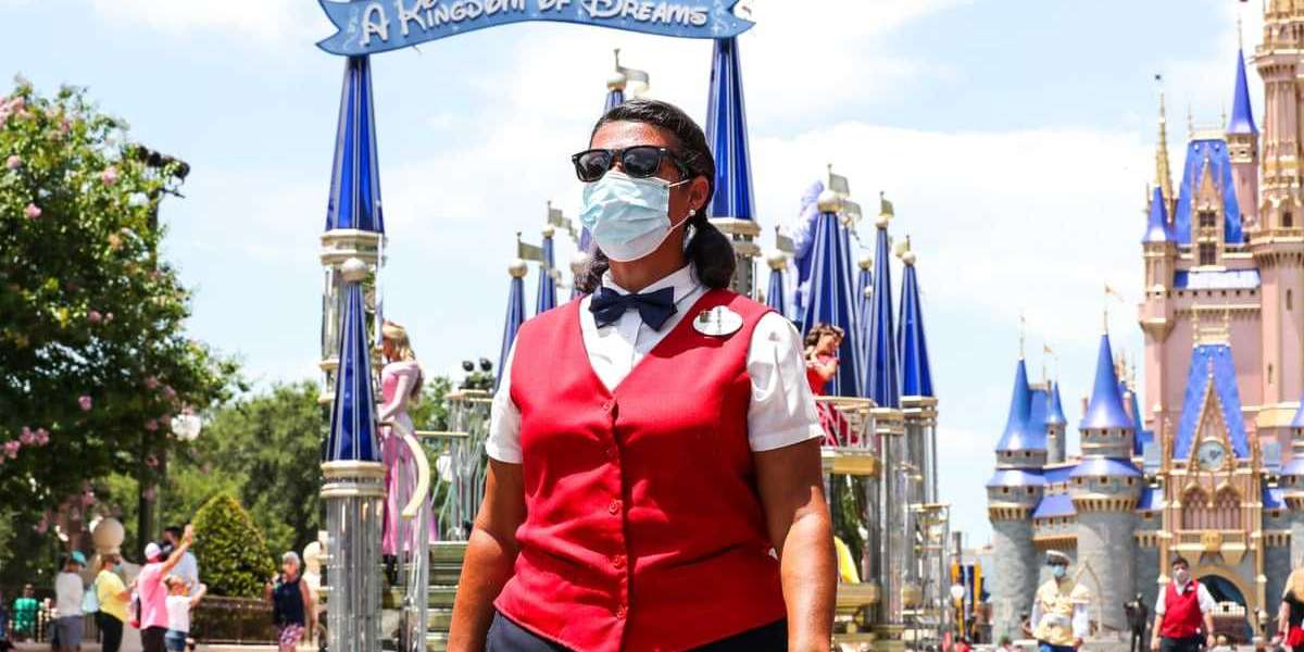 Disneyland Sets Vaccine Mandate Deadline For Employees